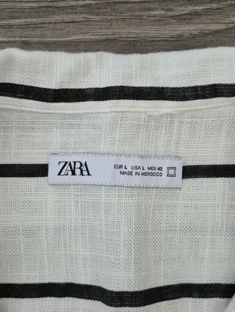 Zara Short-Sleeve Button-Down Shirt with Black Stripes - Large - Picture 7 of 7